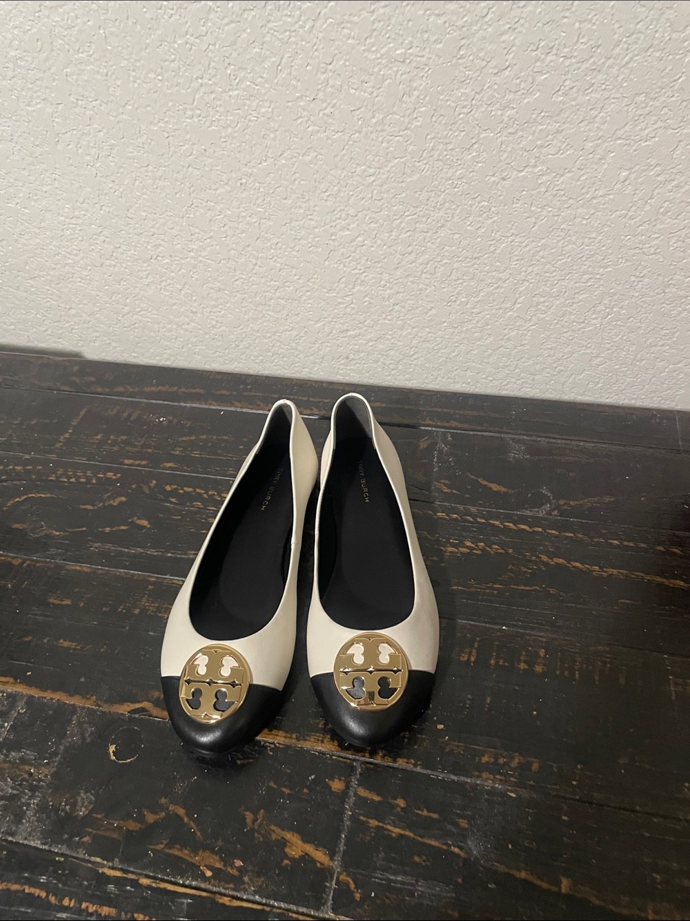 Tory Burch Cream Leather Ballet Flats with Black Cap Toe and Gold Logo